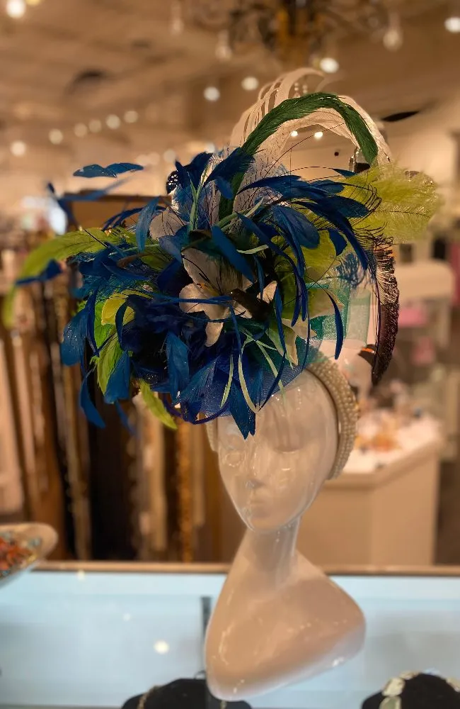 AA24 Manifest Fascinator
