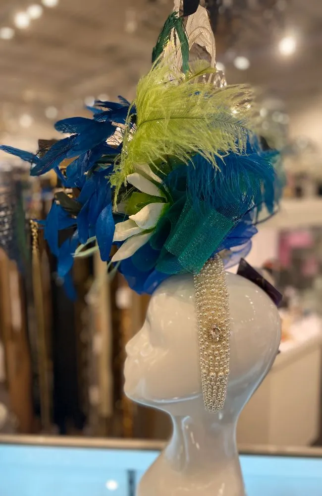 AA24 Manifest Fascinator