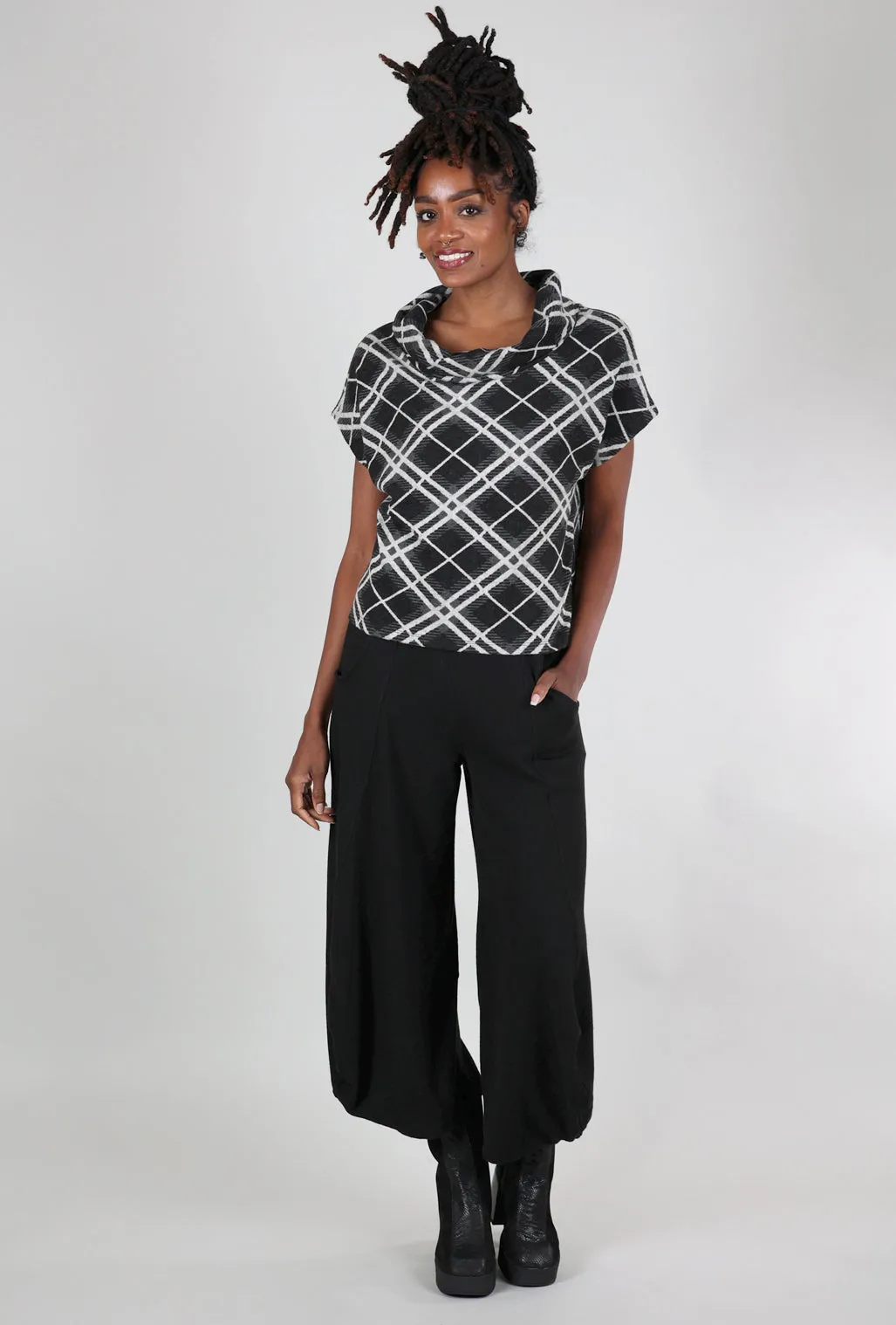 Jade Pant, Obsidian