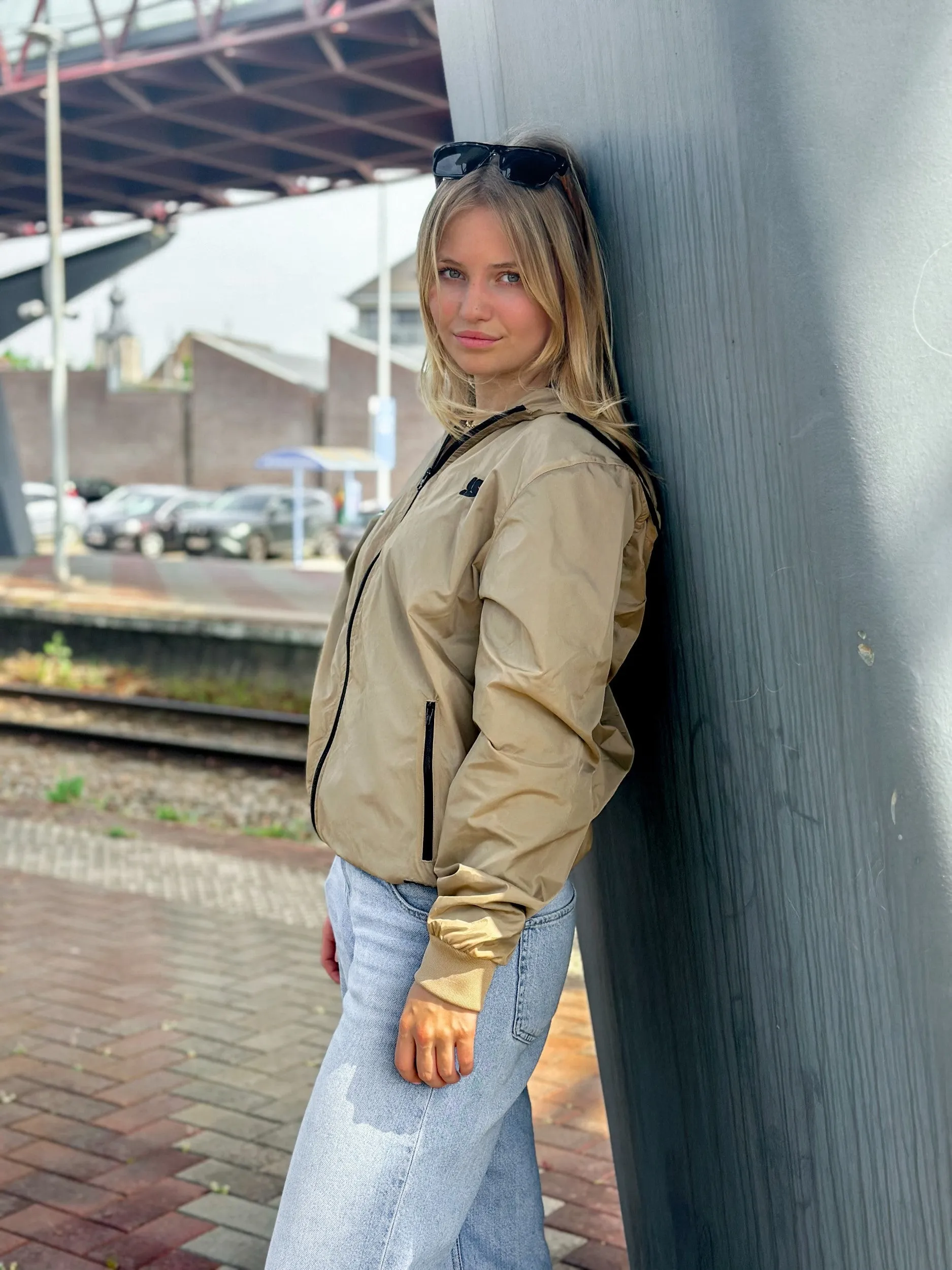 Sand Windbreaker / S Logo Black Embroidered Women