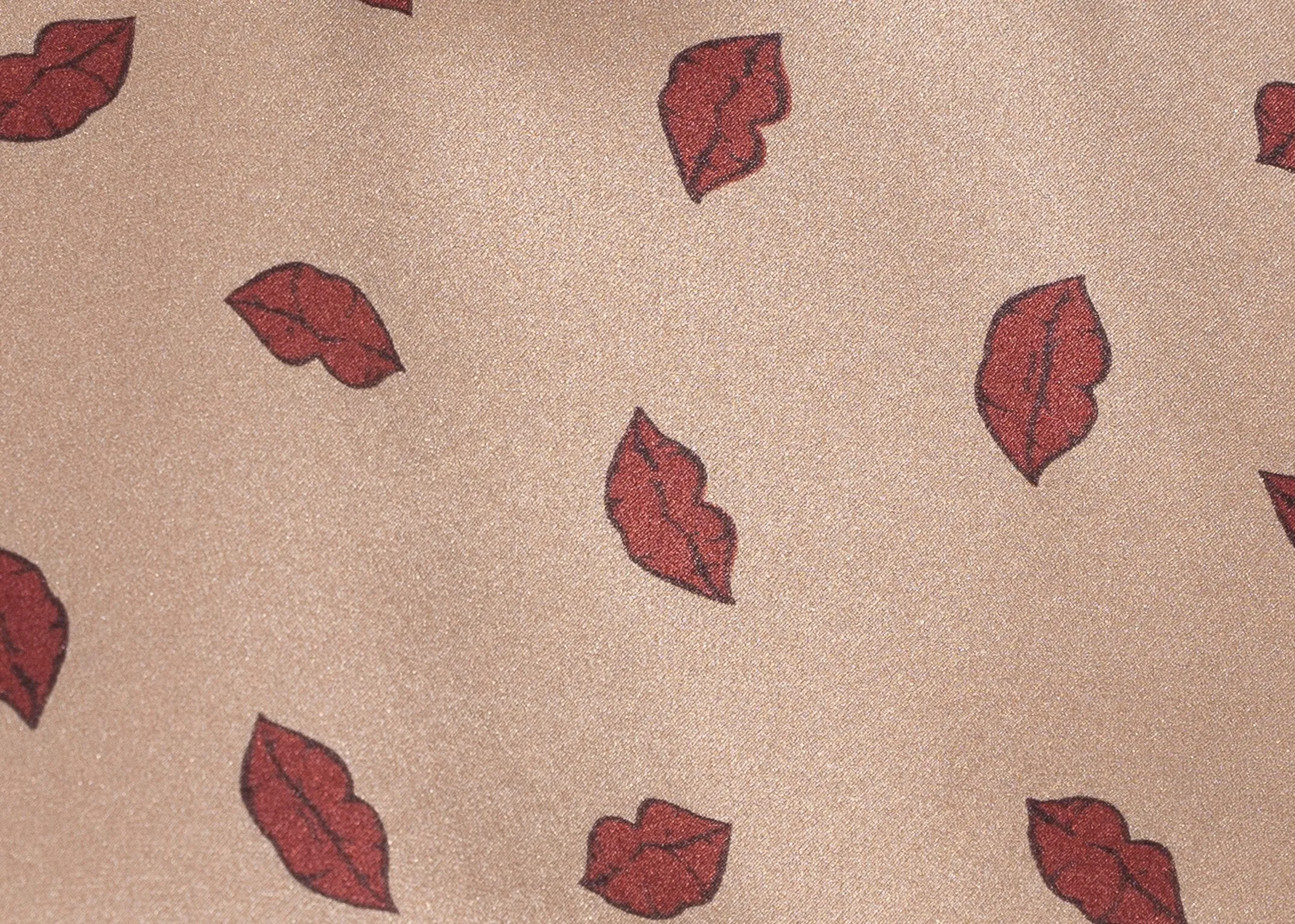 Timeless Chic Silk Lips Print Sleeveless Blouse <span>218516<span>