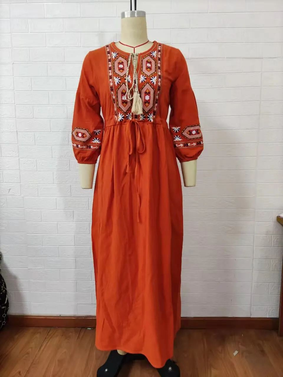 Women Embroidery Retro Elegant Round Neck Dress