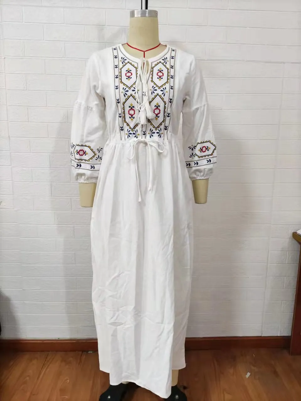 Women Embroidery Retro Elegant Round Neck Dress