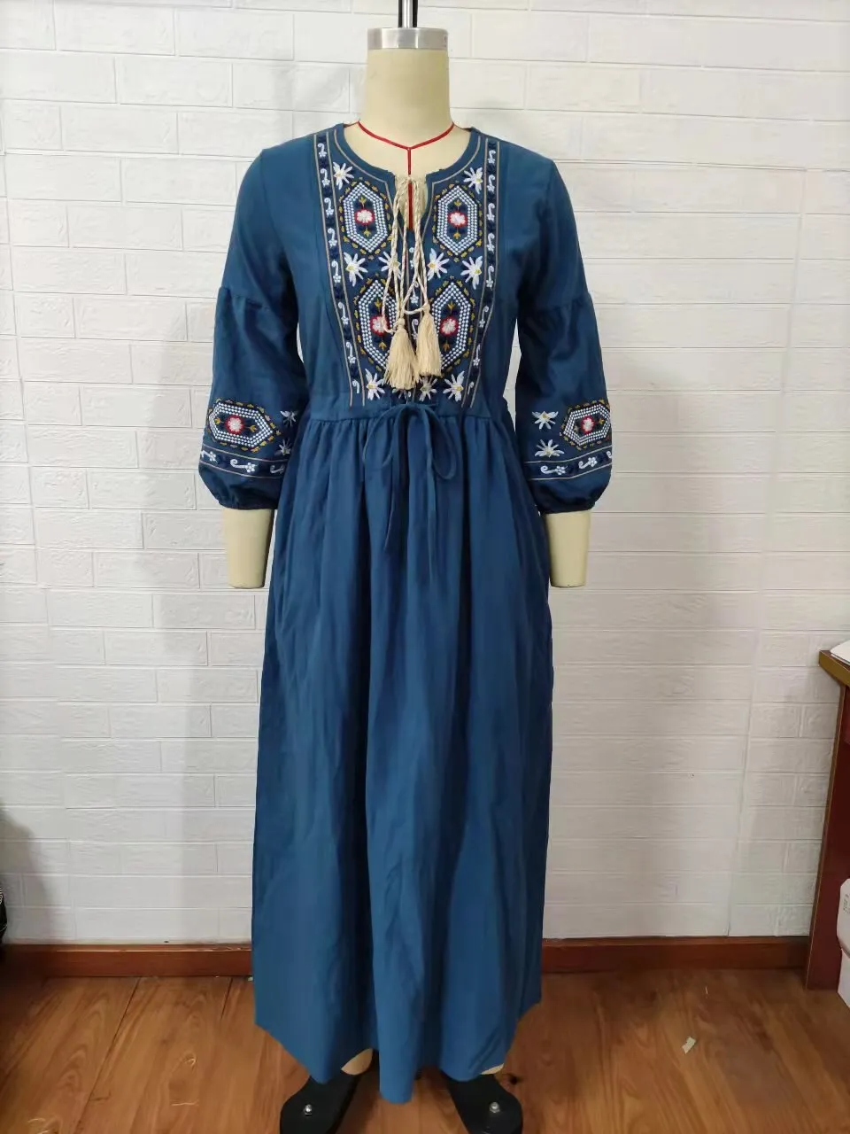 Women Embroidery Retro Elegant Round Neck Dress