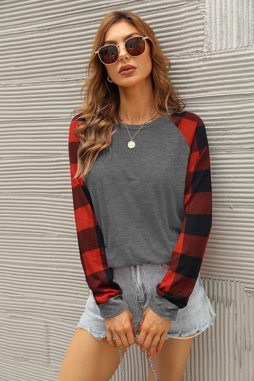 Womens Long Sleeve Tops Crewneck Casual Shirts 2024 Fall Fashion Trendy Outfits Clothes